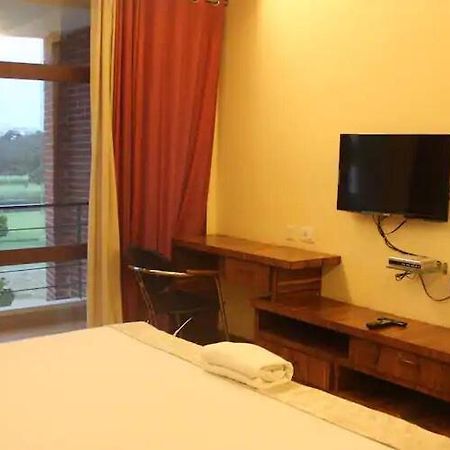 Mak Hotel Bangalore Exterior photo